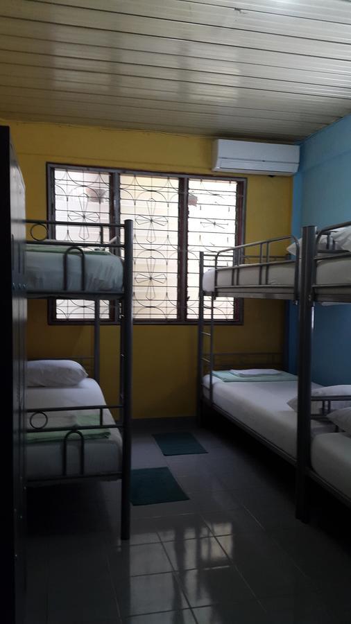 Kampung Bule Hostel Лабуан Баджо Екстериор снимка